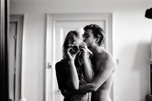 black-and-white-camera-couple-cute-love-photo-Favim.com-71555_large