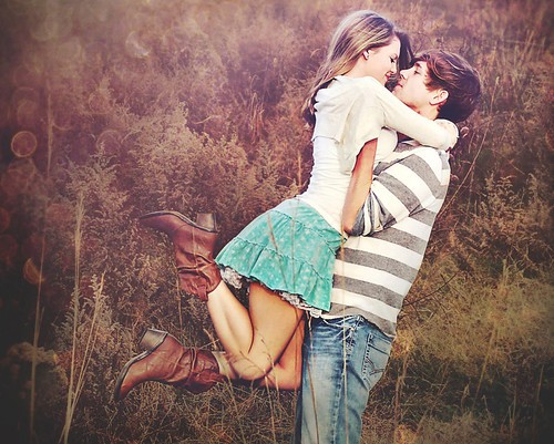 cute,love,couple,feild,close,kiss-52269710754632f280cd9177a1c0a75d_h